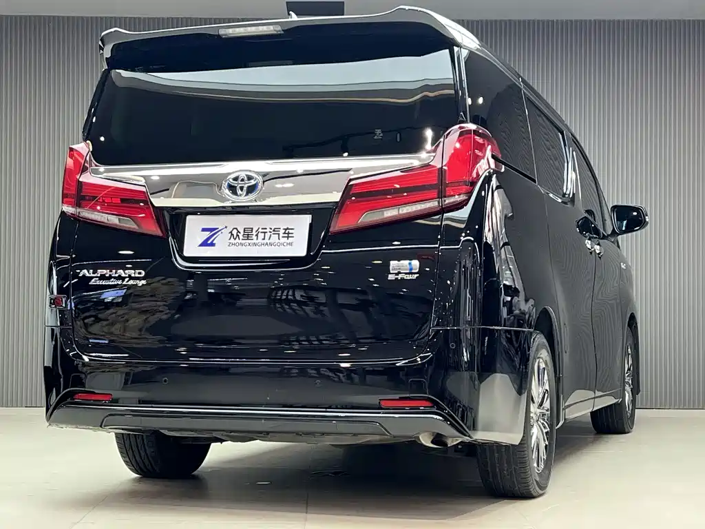 Toyota Alphard — миниатюра 3