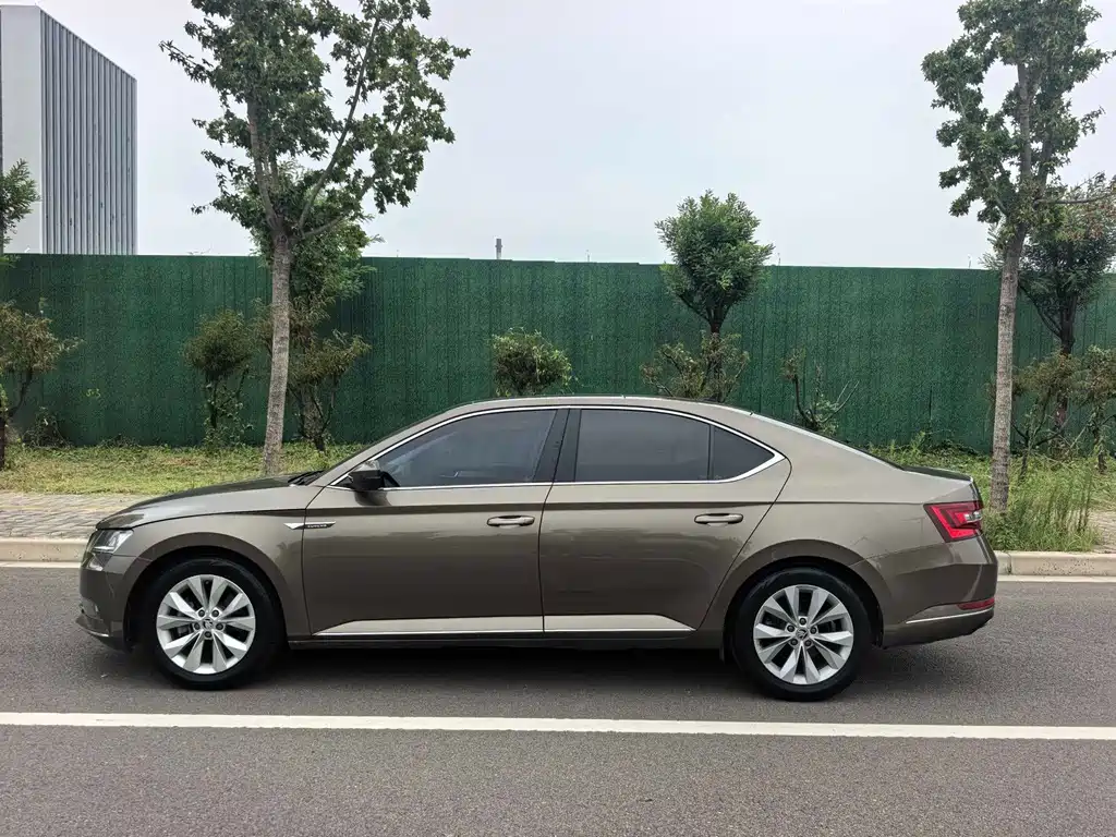 Skoda Superb — миниатюра 2
