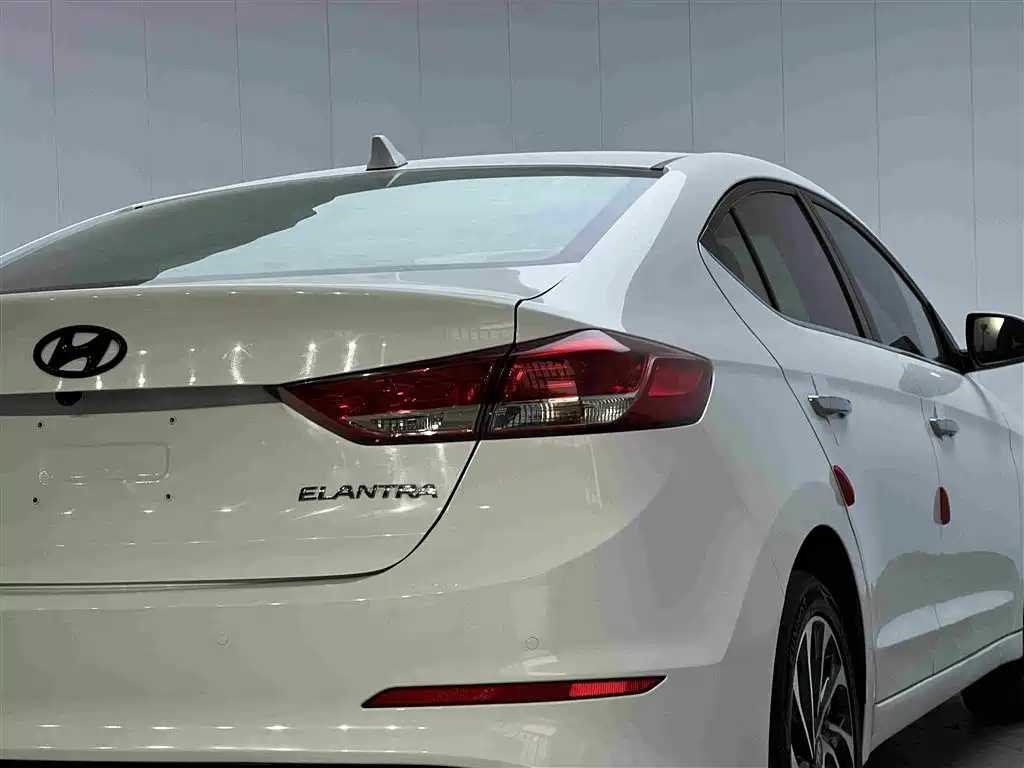 Hyundai Elantra — миниатюра 16