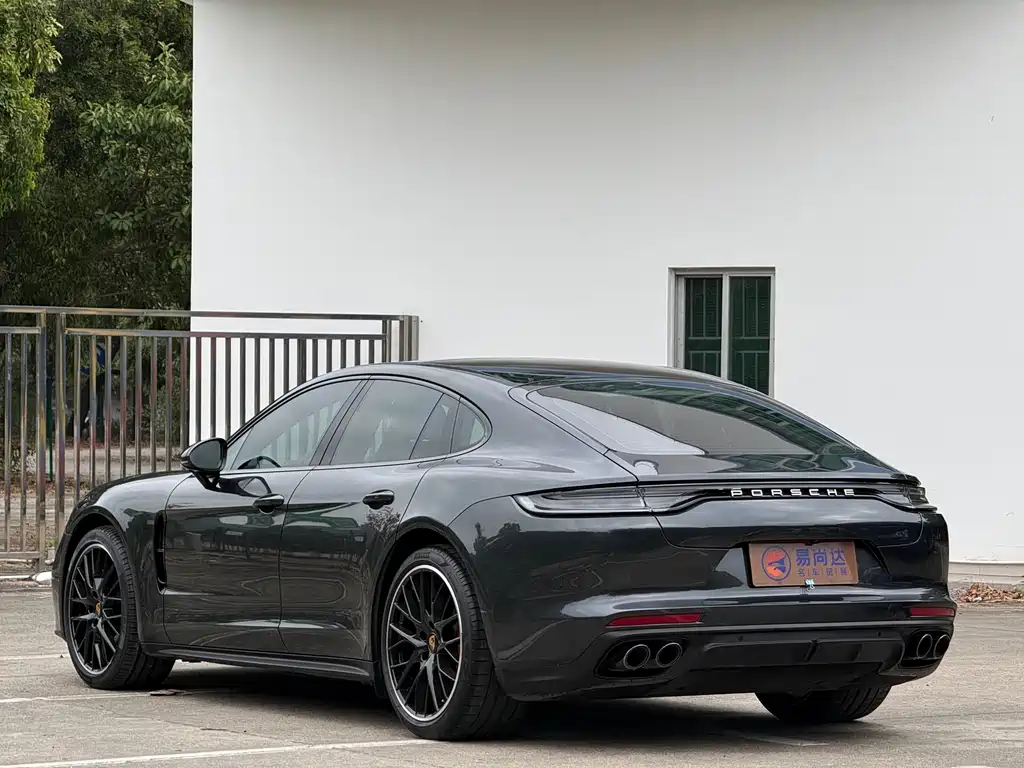 PORSCHE PANAMERA