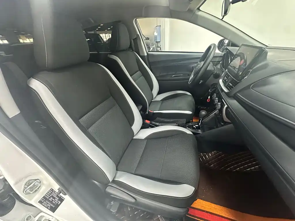 Toyota Yaris L — миниатюра 11