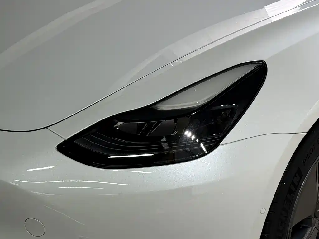 Tesla Model 3 — миниатюра 18