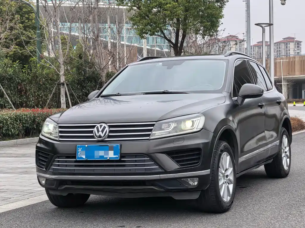 VOLKSWAGEN TOUAREG