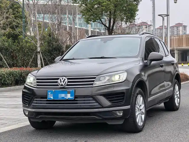 VOLKSWAGEN TOUAREG