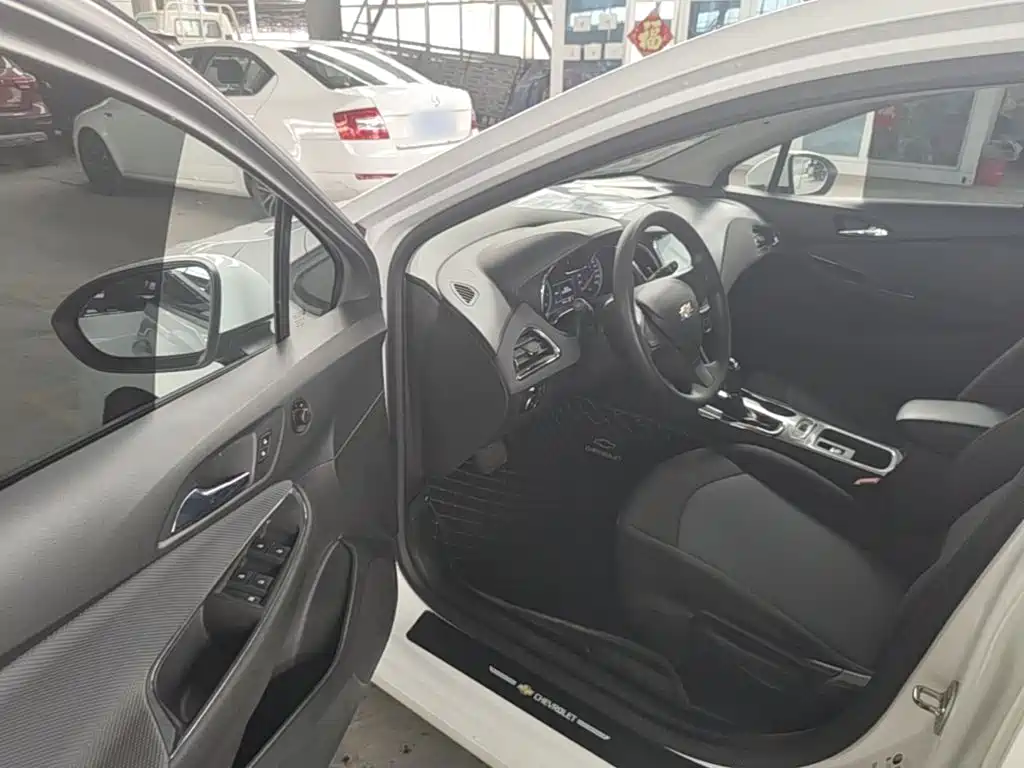 Chevrolet Cruze — миниатюра 16