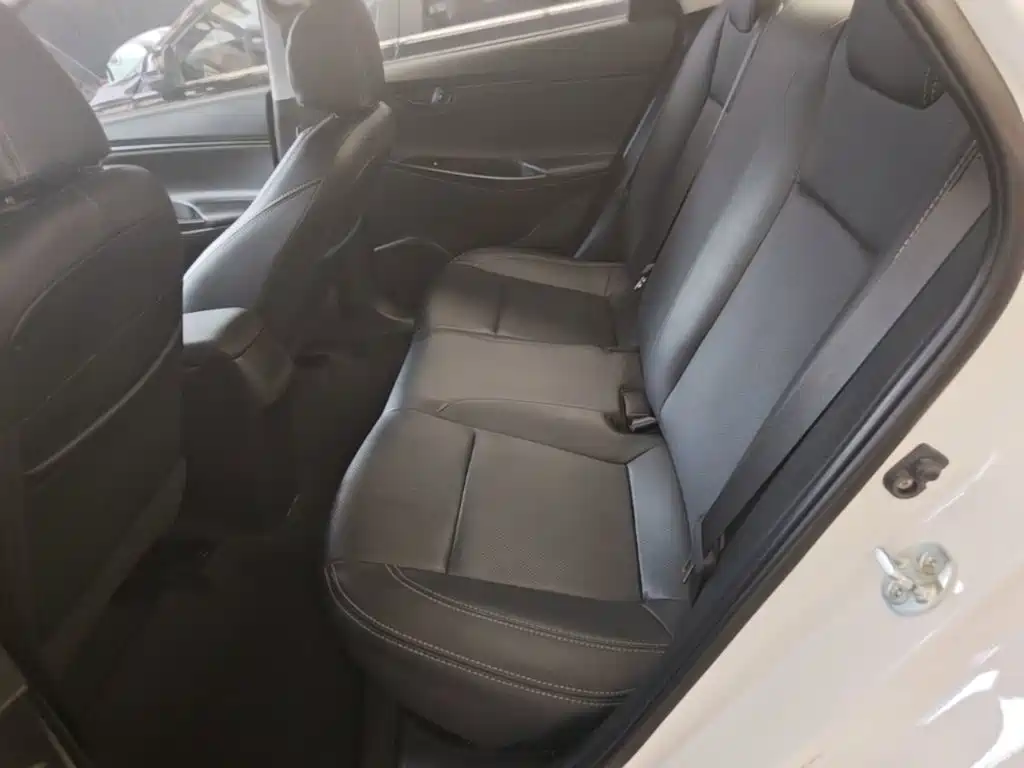 Hyundai Elantra — миниатюра 17