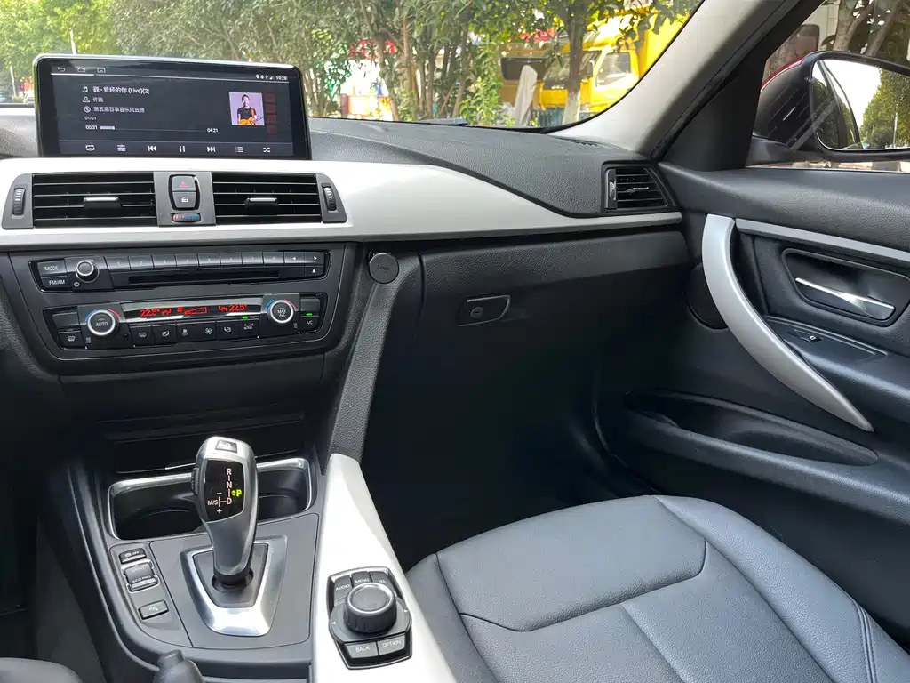 BMW 3 Series — миниатюра 9