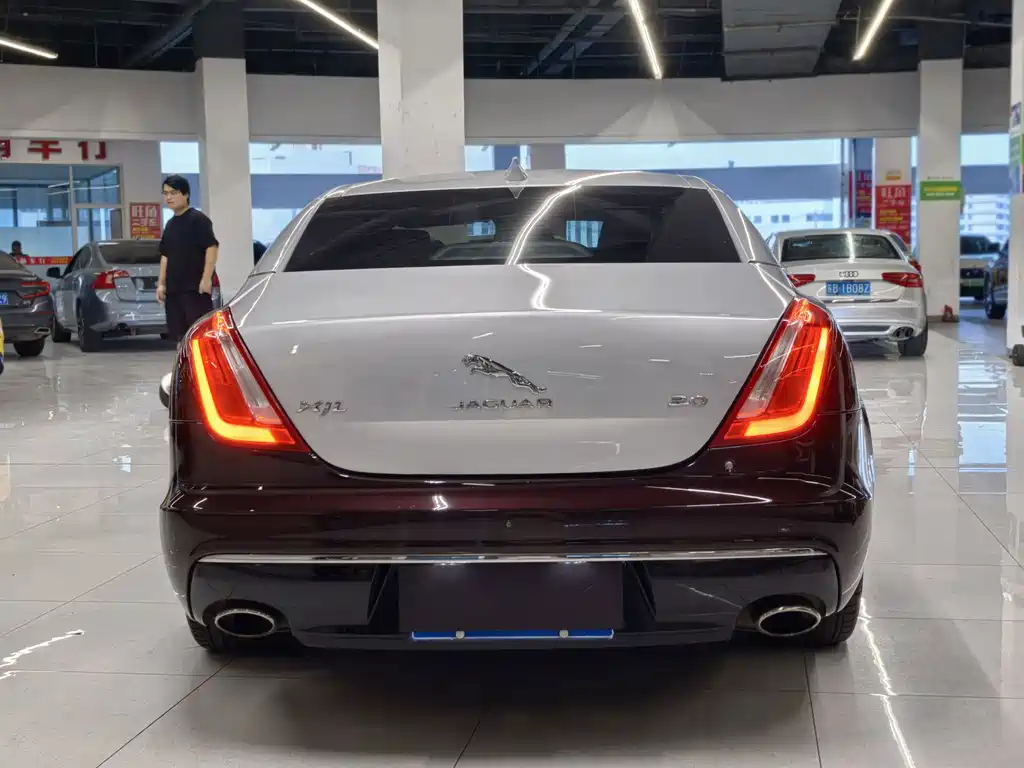 Jaguar XJ — миниатюра 4