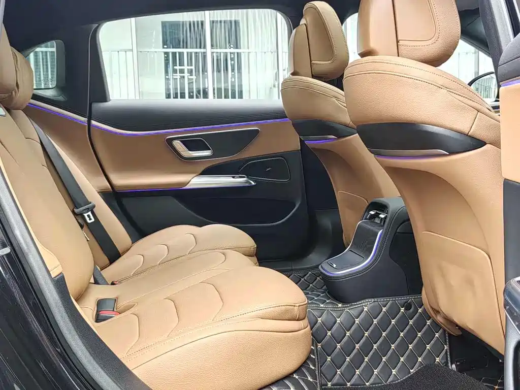 Mercedes-Benz E-Class — миниатюра 7