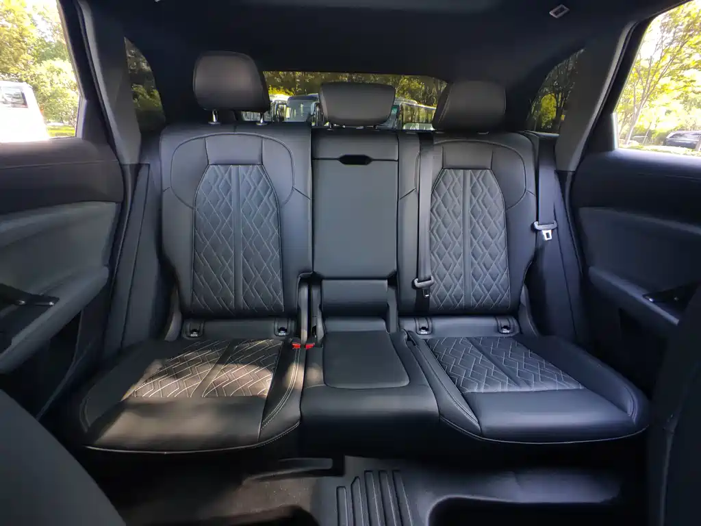 Audi Q5L — миниатюра 23