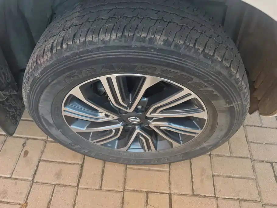 Nissan Terra — миниатюра 6