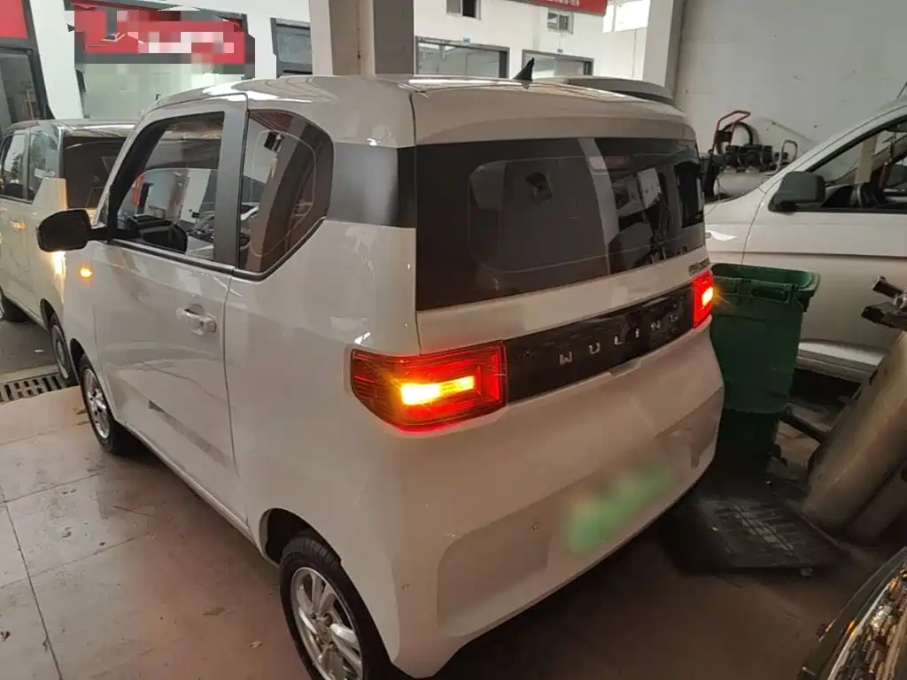 Wuling MINIEV — миниатюра 5