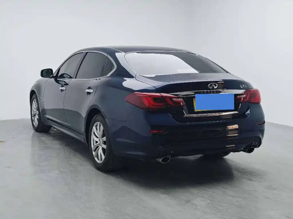 INFINITI Q70