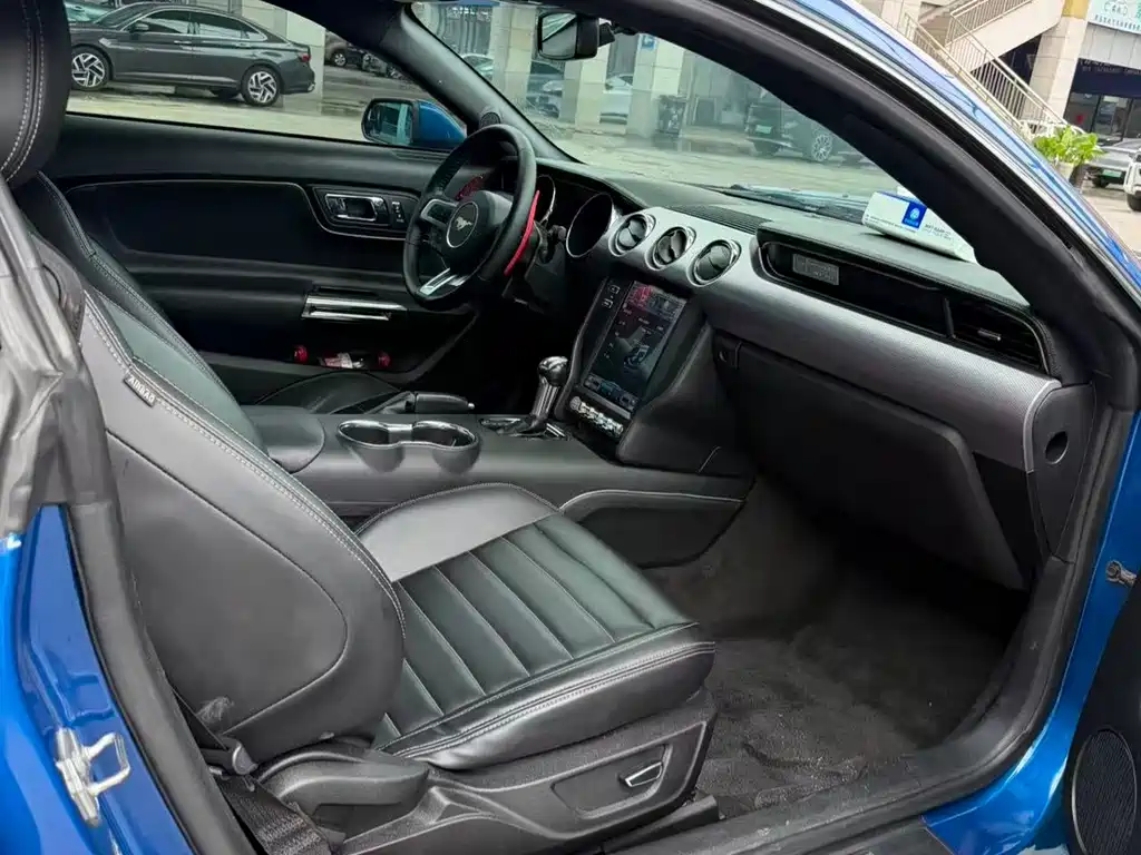 Ford Mustang — миниатюра 6