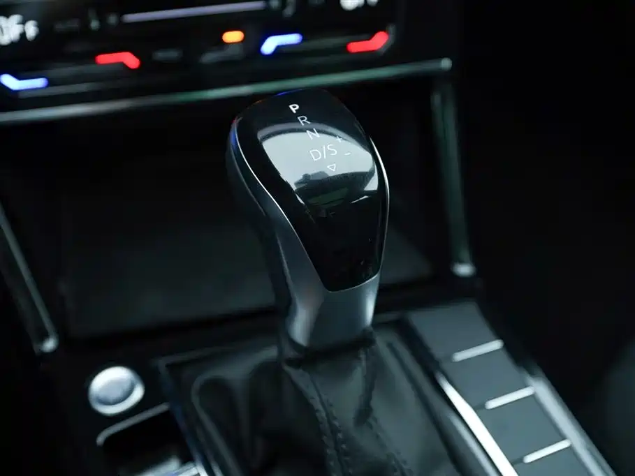 Volkswagen Passat 2024 380TSI Elite