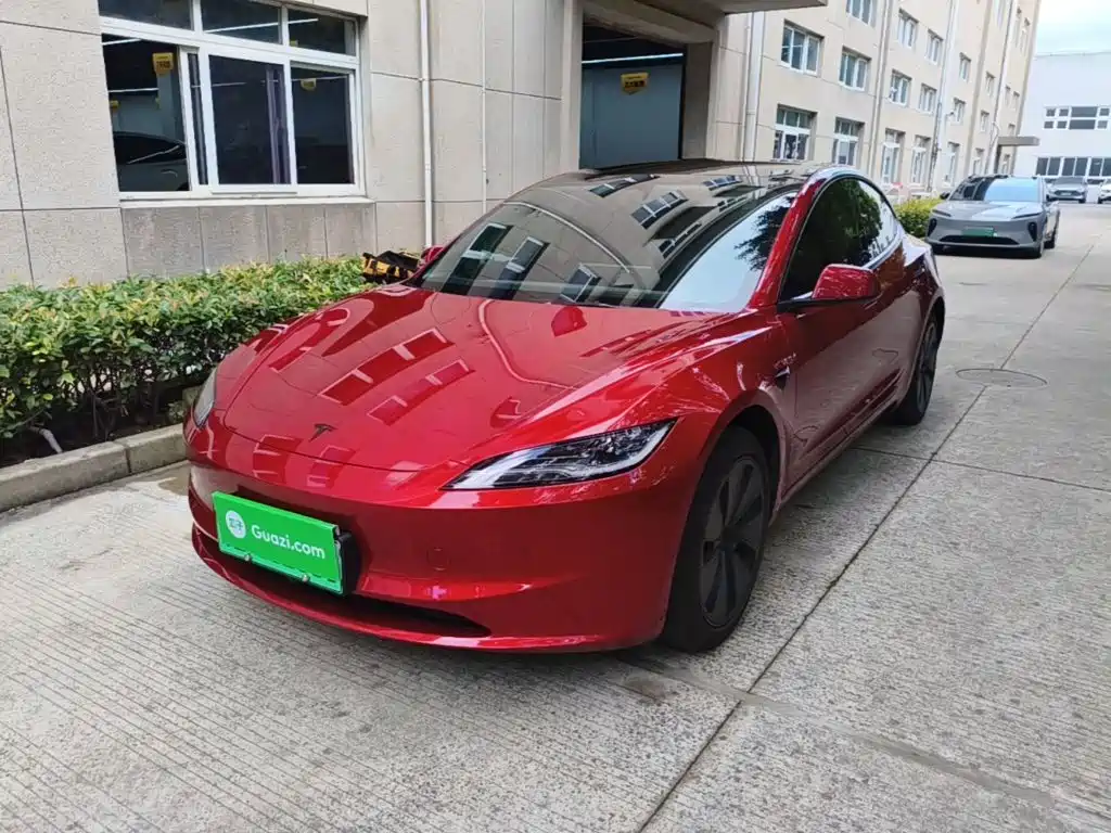 Tesla Model 3 — миниатюра 2
