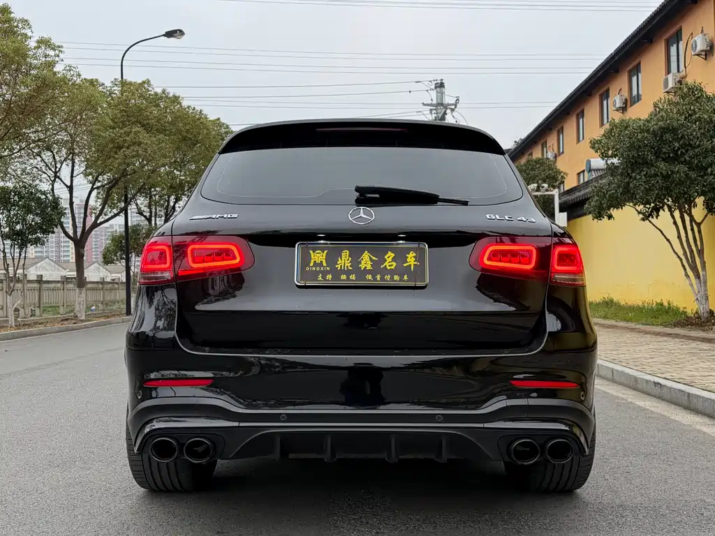 MERCEDES-BENZ GLC AMG
