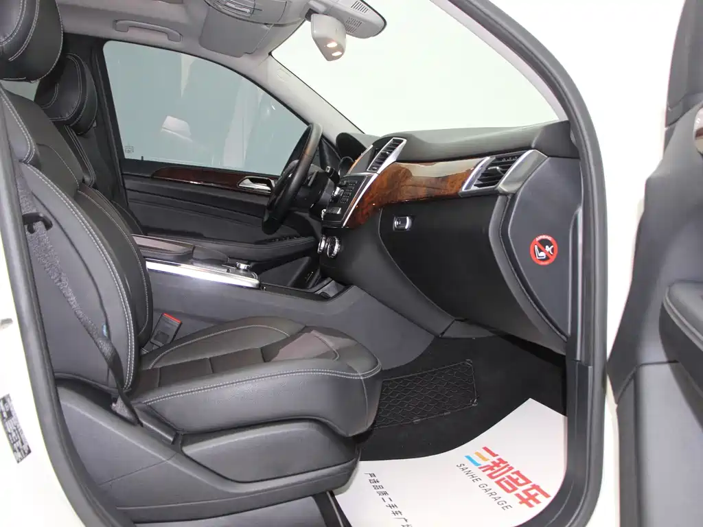 Mercedes-Benz M-Class — миниатюра 10