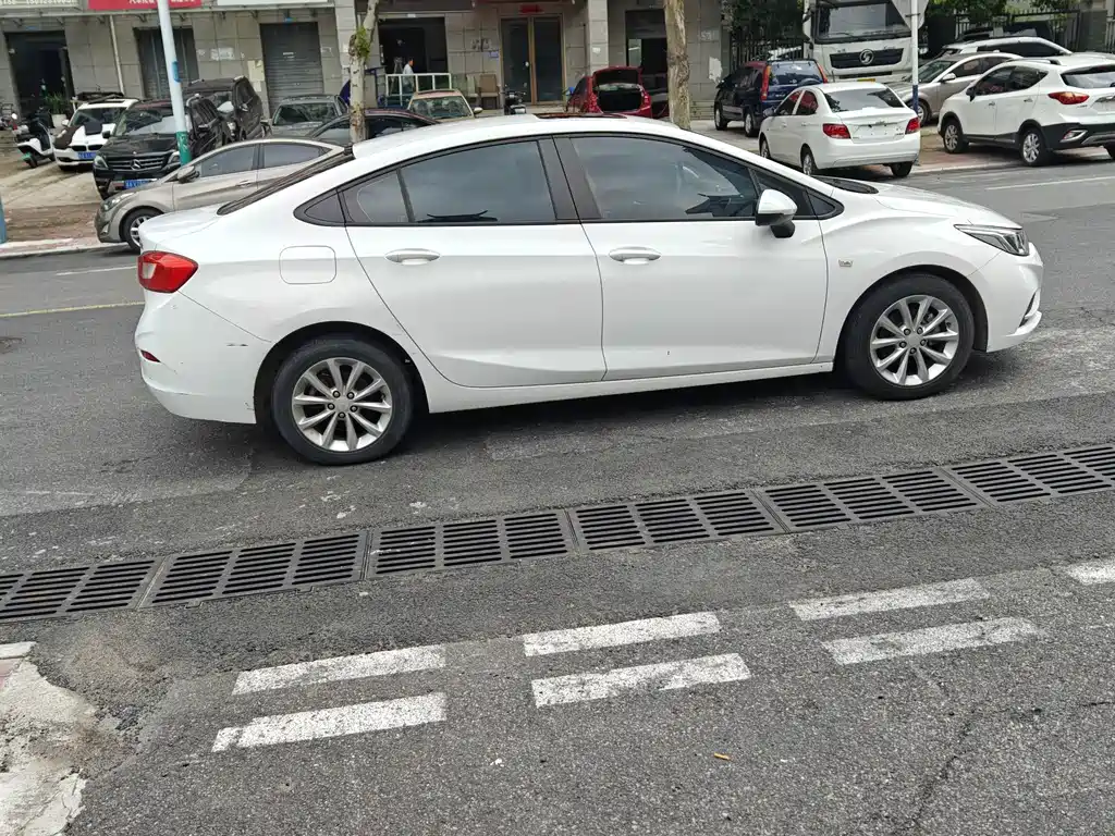 Chevrolet Cruze — миниатюра 8