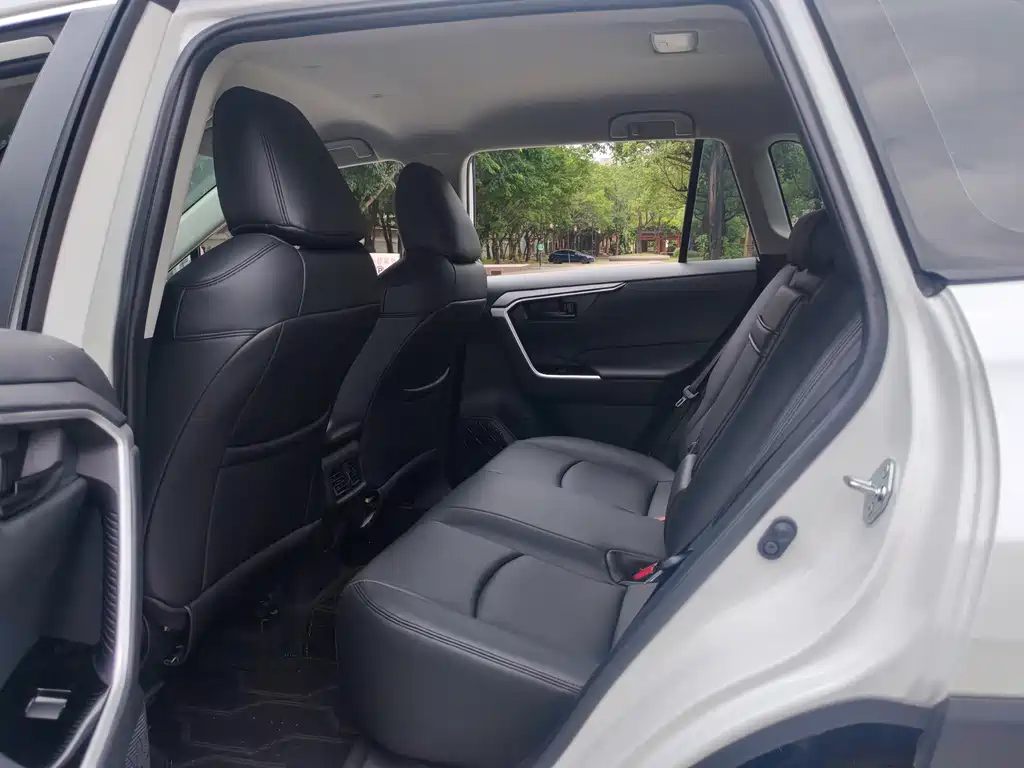Toyota RAV4 — миниатюра 16