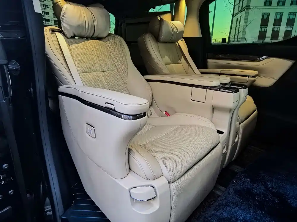 Toyota Vellfire — миниатюра 5