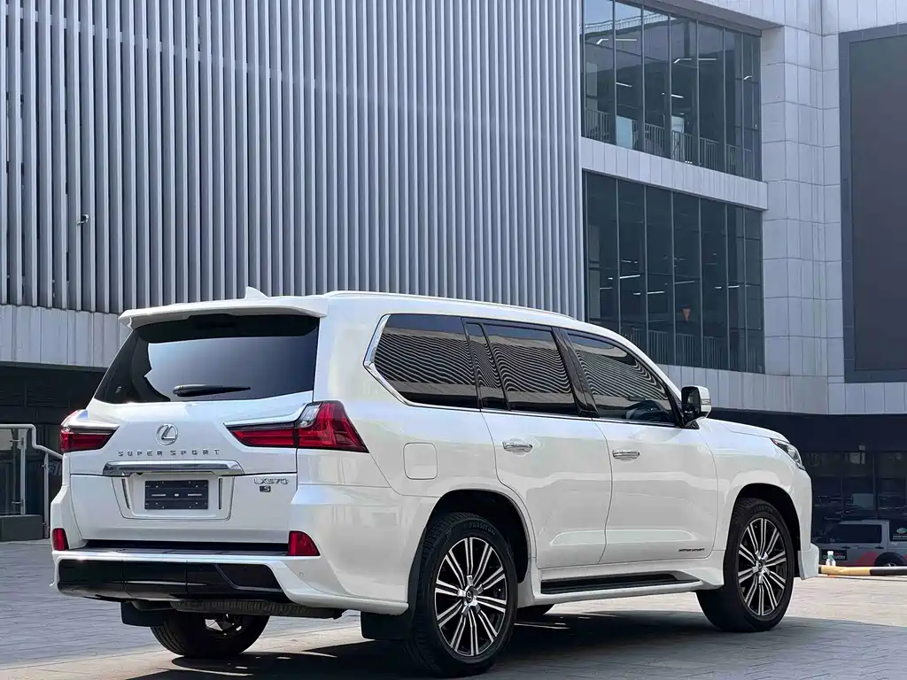 LEXUS LX
