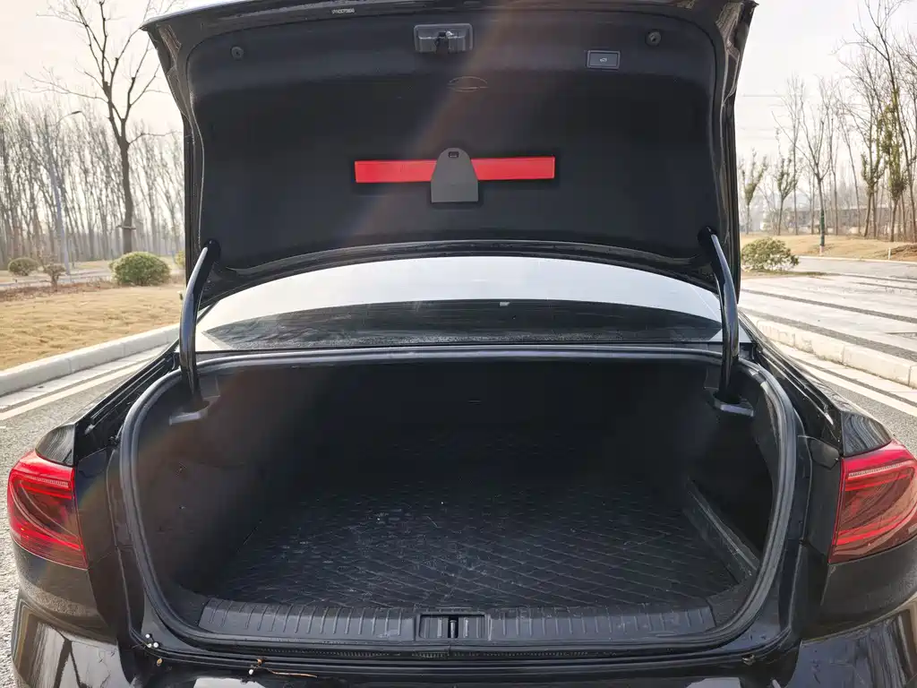 VOLKSWAGEN MAGOTAN GTE PLUG IN HYBRID