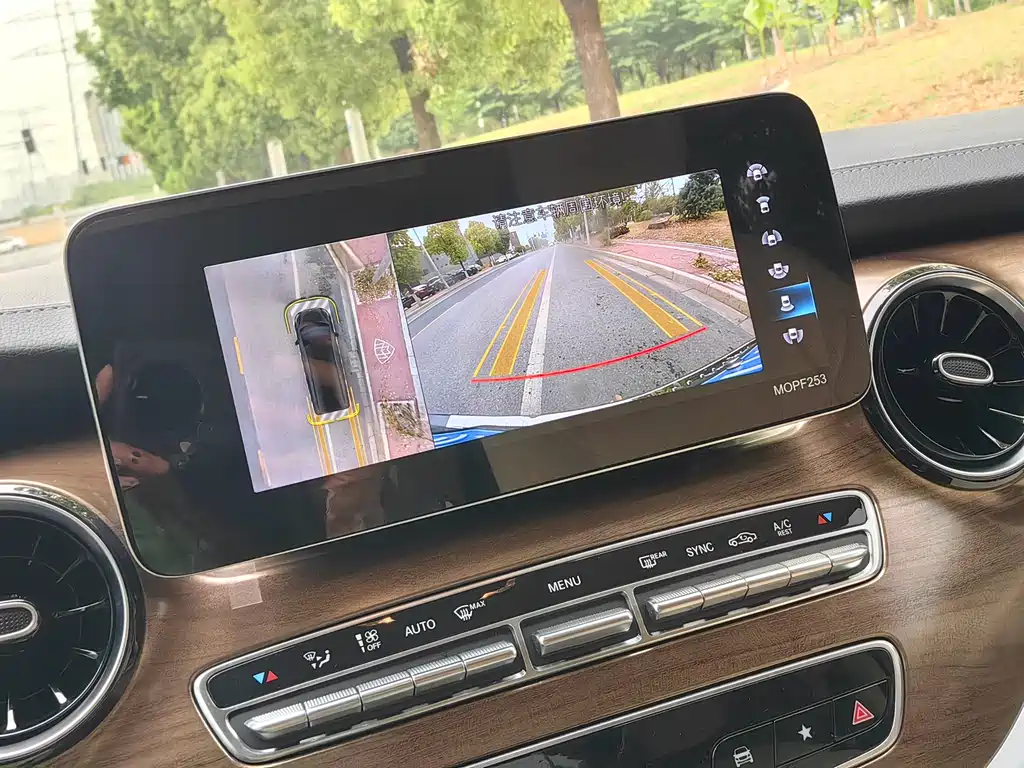 MERCEDES-BENZ V CLASS