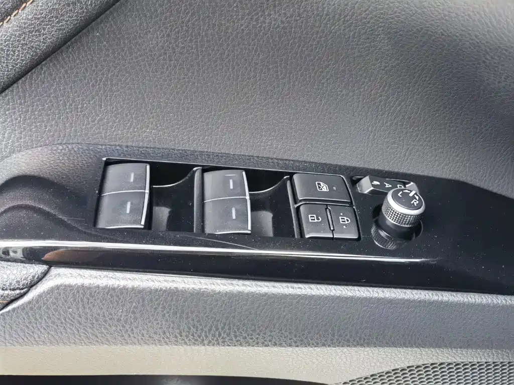 Toyota Camry — миниатюра 23