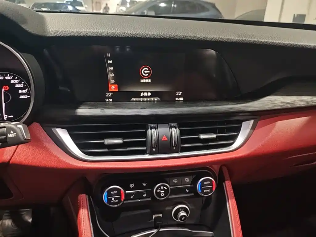 Alfa Romeo Stelvio — миниатюра 13