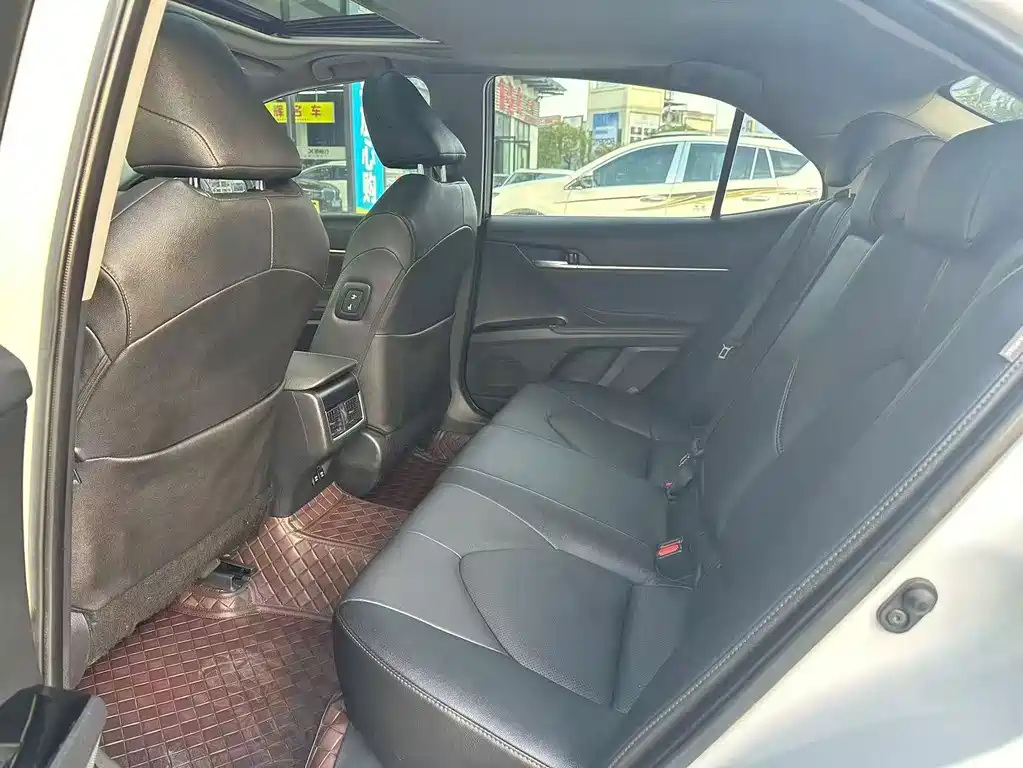 Toyota Camry — миниатюра 6