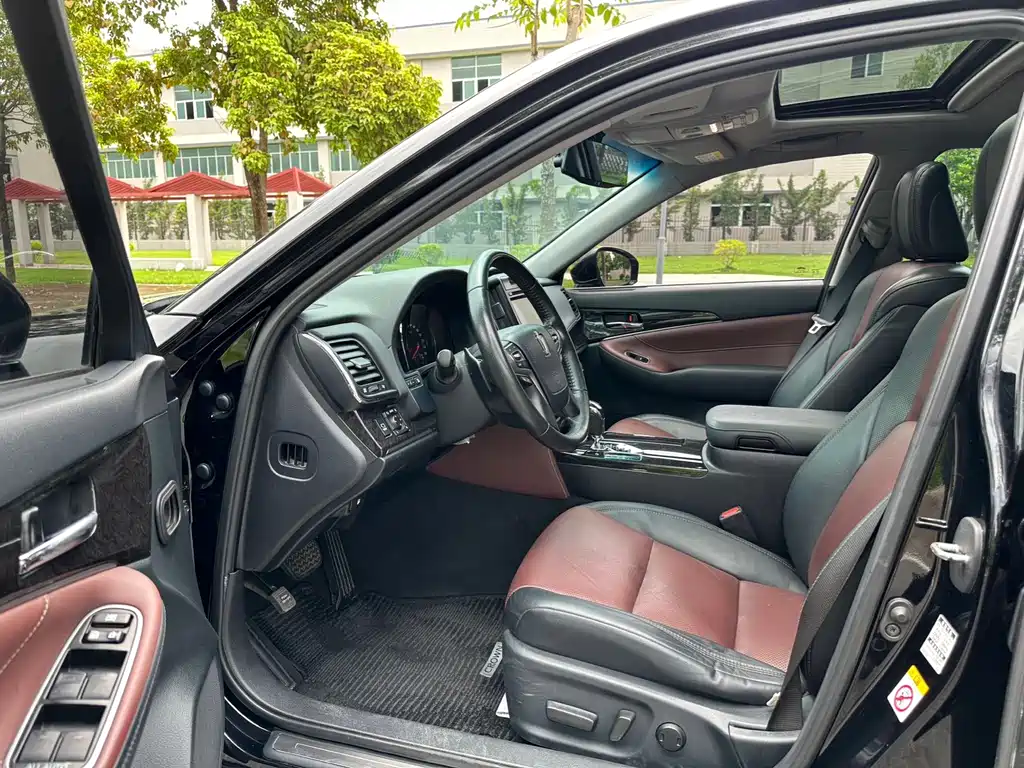 Toyota Crown — миниатюра 4