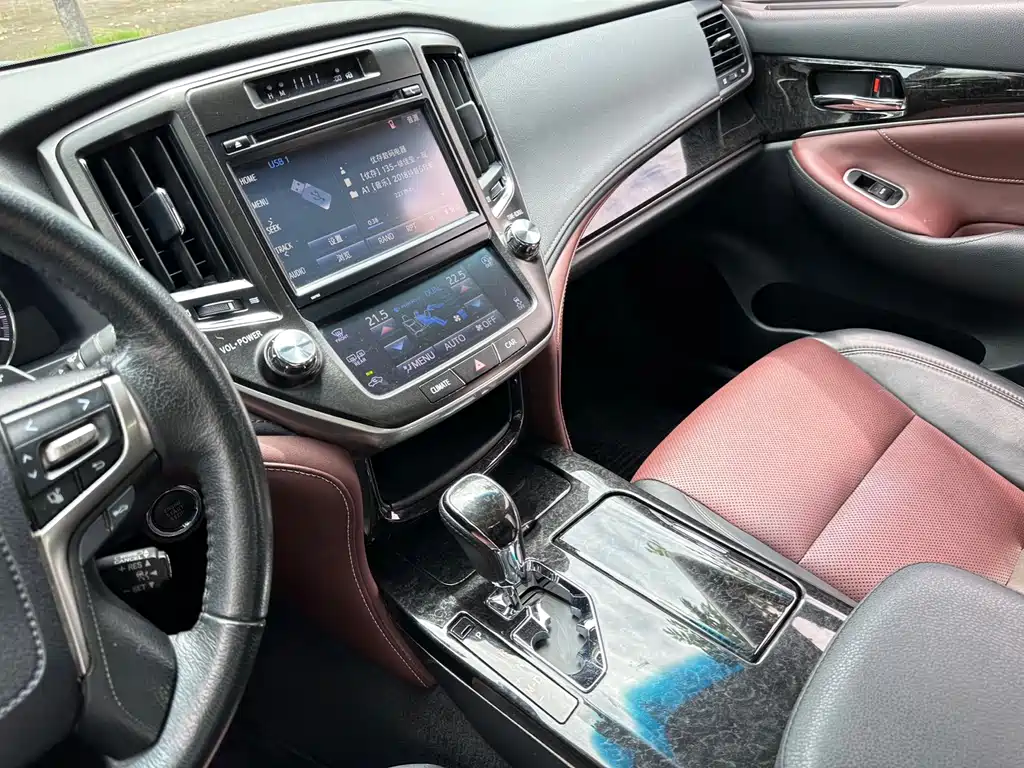 Toyota Crown — миниатюра 7