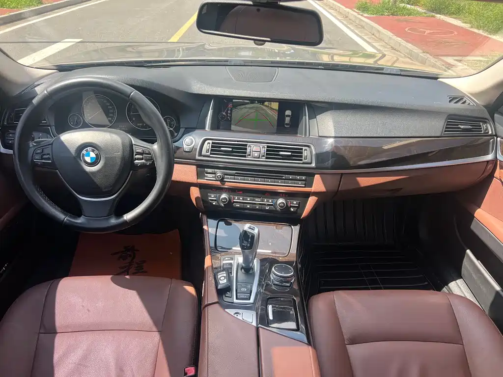 BMW 5 Series — миниатюра 8