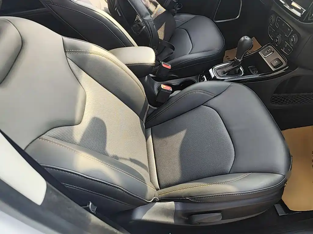 Jeep Compass — миниатюра 25