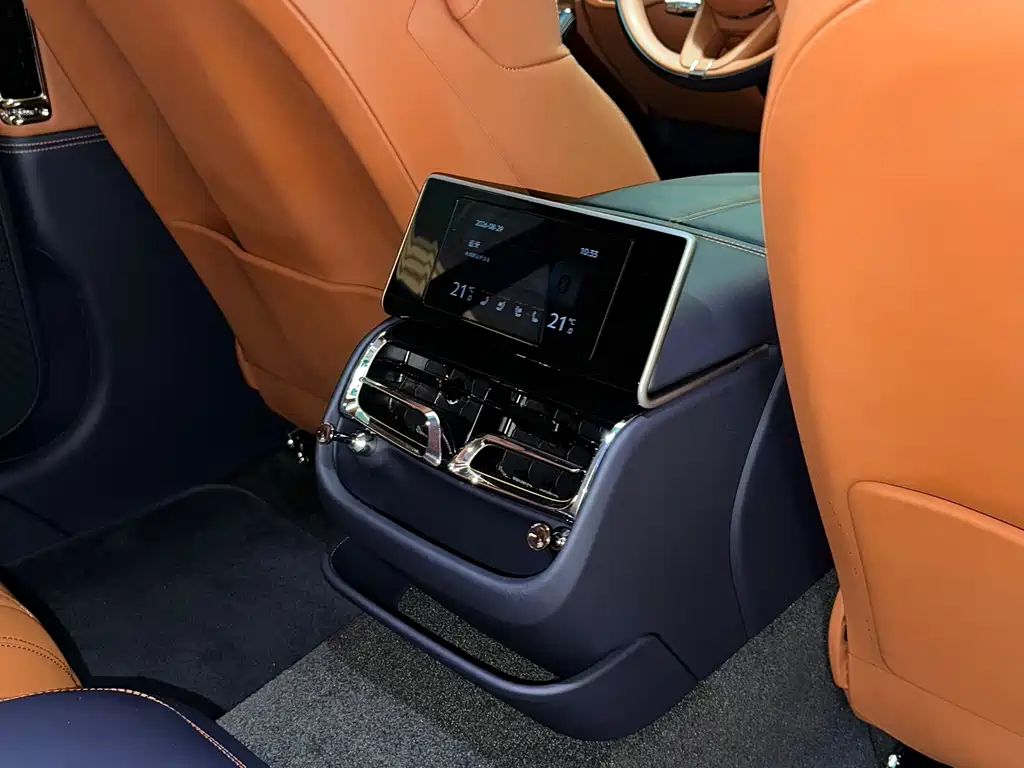 Bentley Flying Spur — миниатюра 12