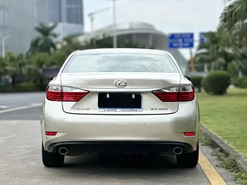 Lexus ES — миниатюра 8