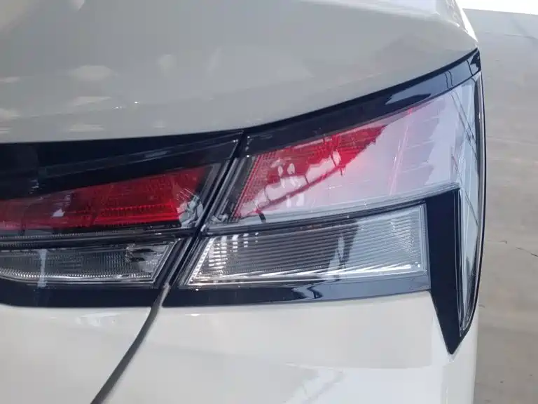 Hyundai Elantra — миниатюра 8