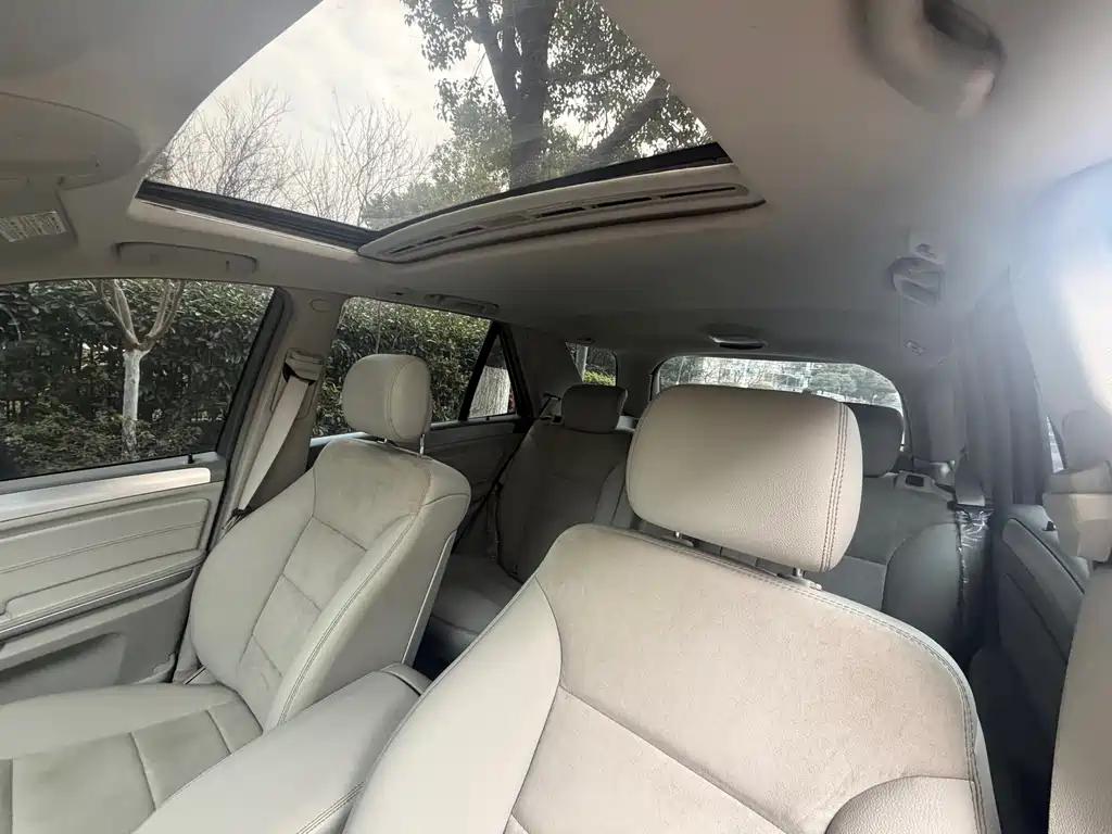 Mercedes-Benz M 2010 ML 300 4MATIC