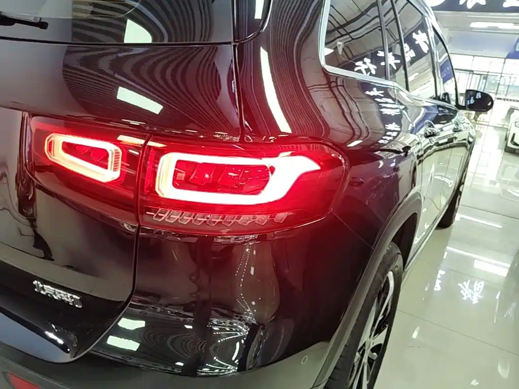 Mercedes-Benz GLB — миниатюра 8