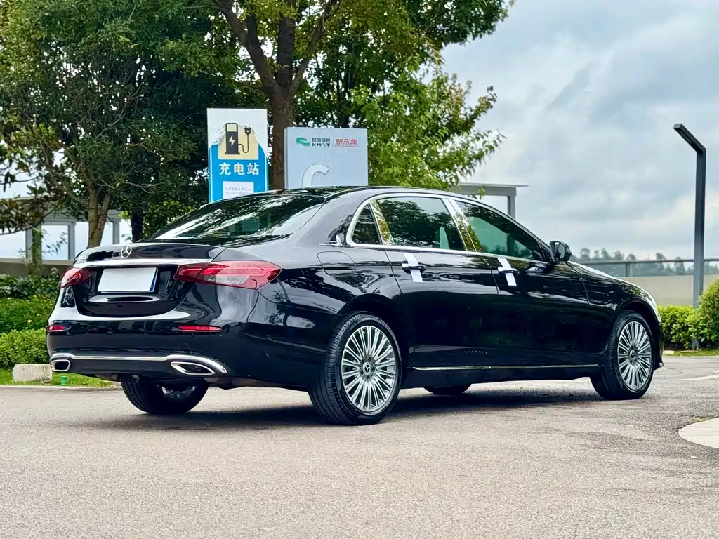 Mercedes-Benz E-Class — миниатюра 9