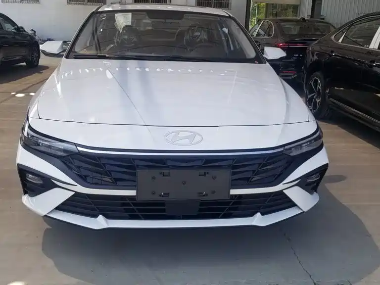 Hyundai Elantra — миниатюра 3