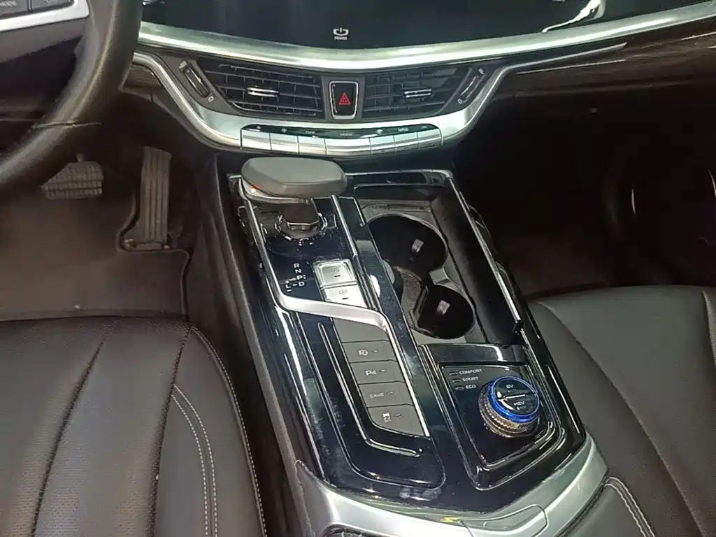 Geely Borui Hybrid — миниатюра 14