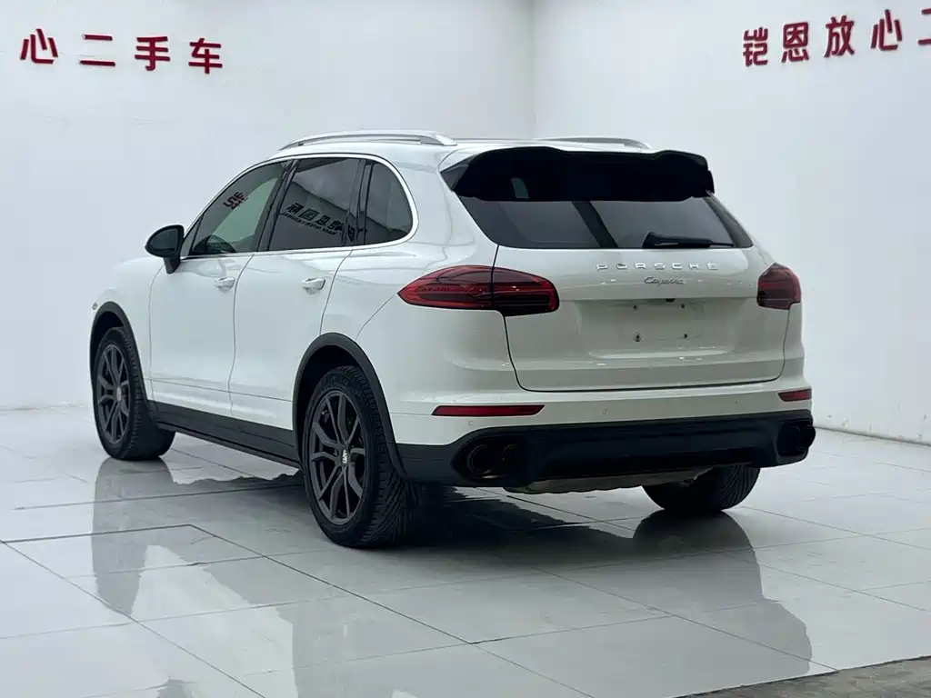 Porsche Cayenne — миниатюра 7