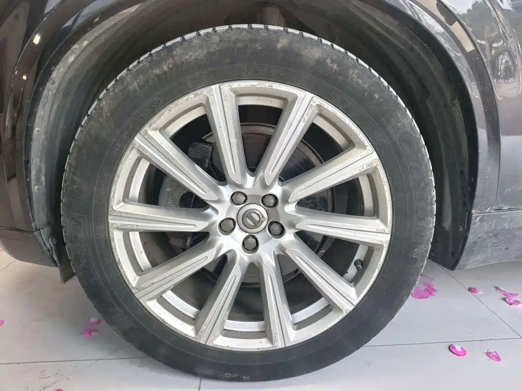 Volvo XC90 — миниатюра 5