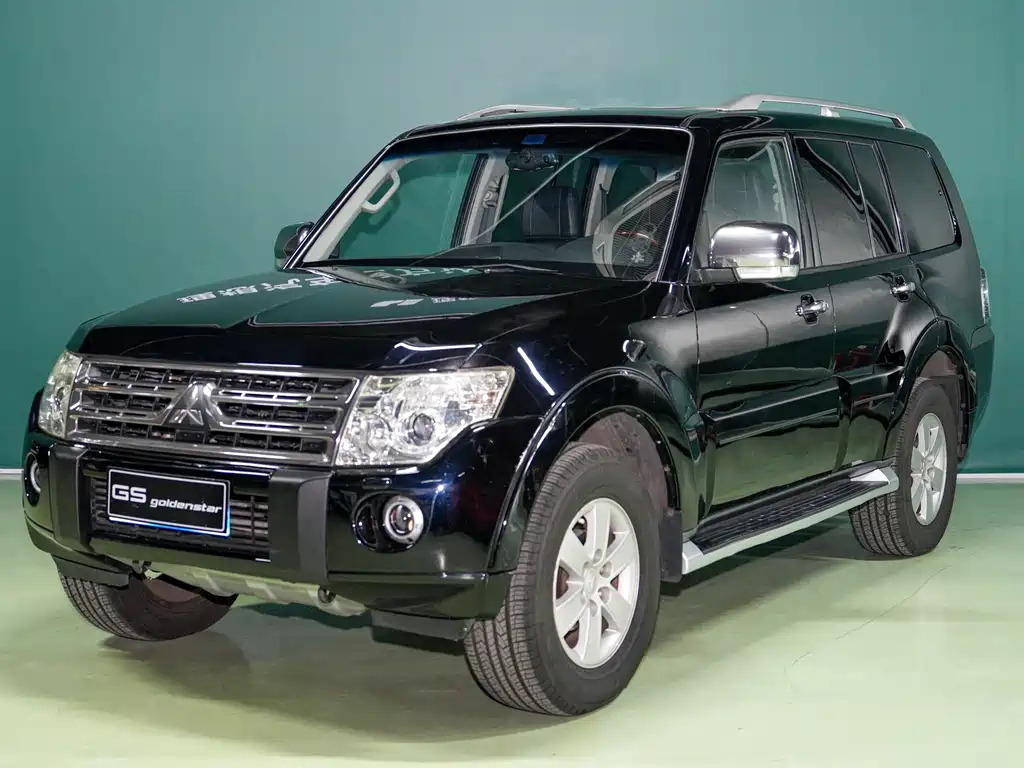 Mitsubishi Pajero (Import) 2010