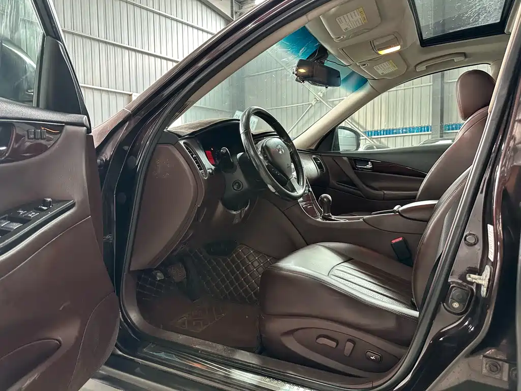 Infiniti EX — миниатюра 4
