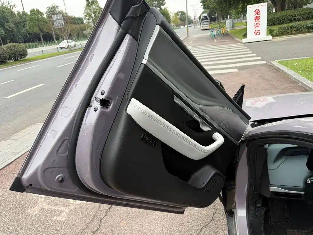 XPeng P7 — миниатюра 6
