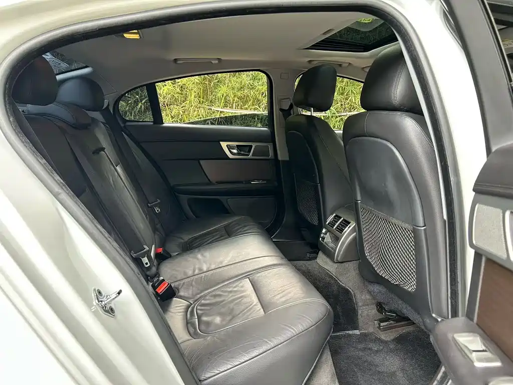 Jaguar XF — миниатюра 4