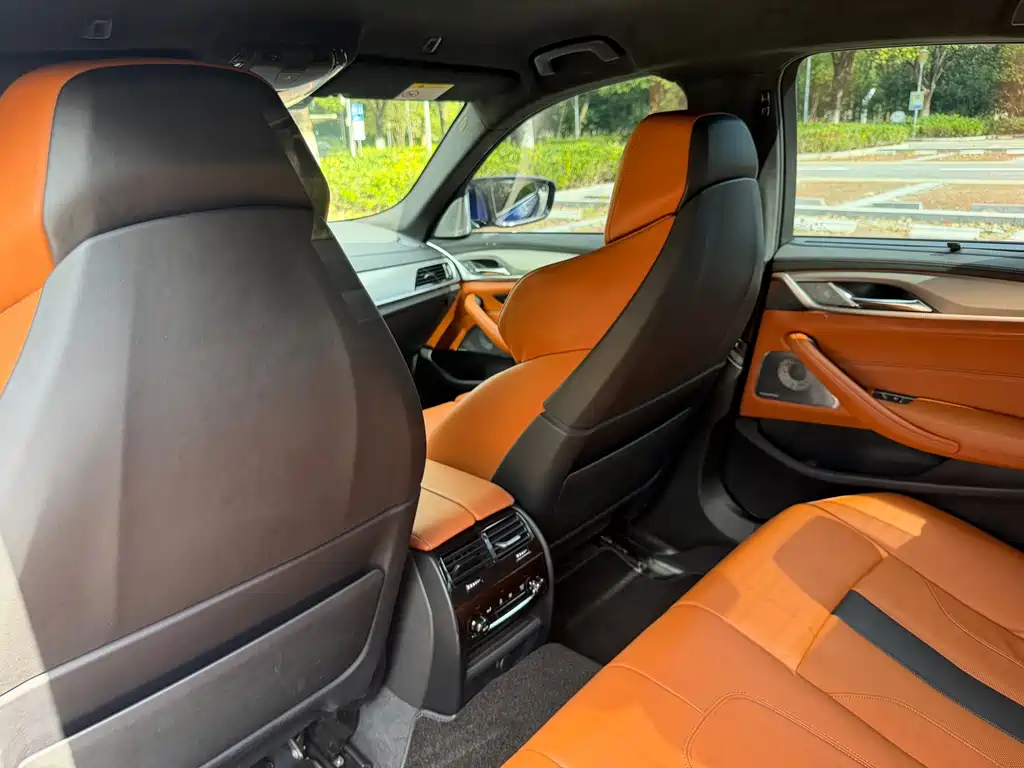 BMW M5 — миниатюра 6